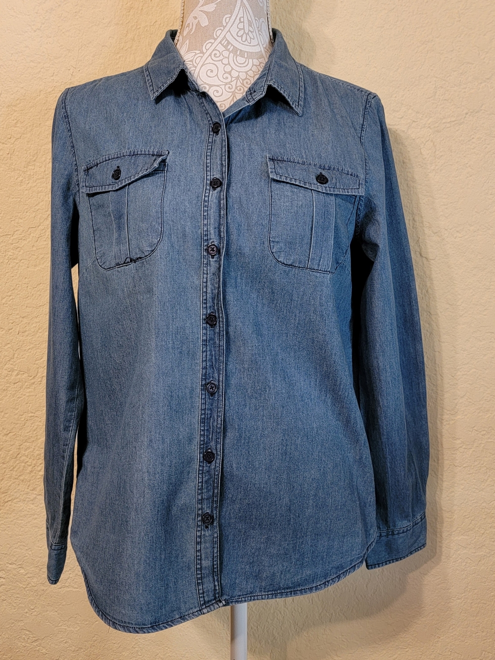 Per Se Women's Chambray Button-Front Shirt Sz M